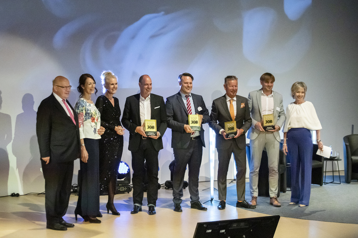 Die Arbeitgeber des Jahres 2024 auf der Bühne bei TOP JOB-Jahresgipfel